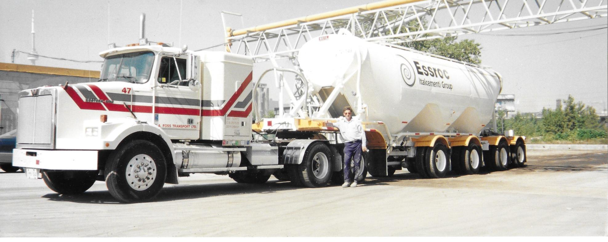 Foss Cement, Toronto 1999 — Western Star pulling Essroc cement bulk